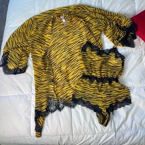 Savage X Fenty Robe & Teddy Romper Lingerie Set Tiger print
